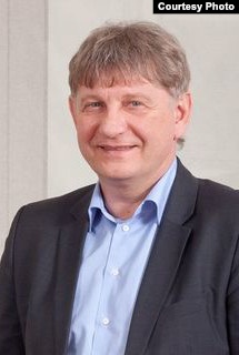 Еще миллиард для “Крокуса”. Врачи во временном госпитале в Подмосковье жалуются на нехватку лекарств и отсутствие трудовых контрактов