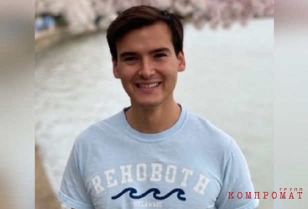 Гей-порно помощника сенатора США Кардина, героя рекламного видео из предвыборной кампании Джо Байдена, в зале слушаний Hart 216